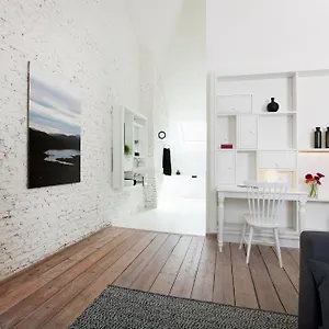 Maison Nationale Flats & Bed & Breakfast
